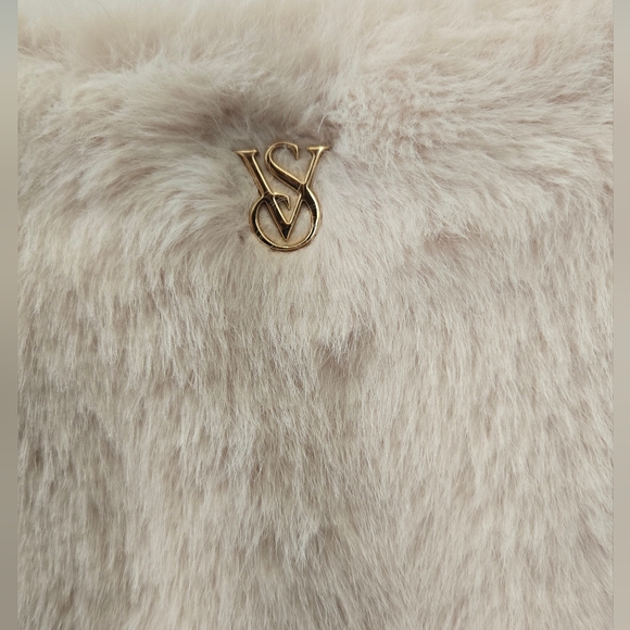 Victoria's Secret Cream Faux Fur Tote Bag - Picture 4 of 7